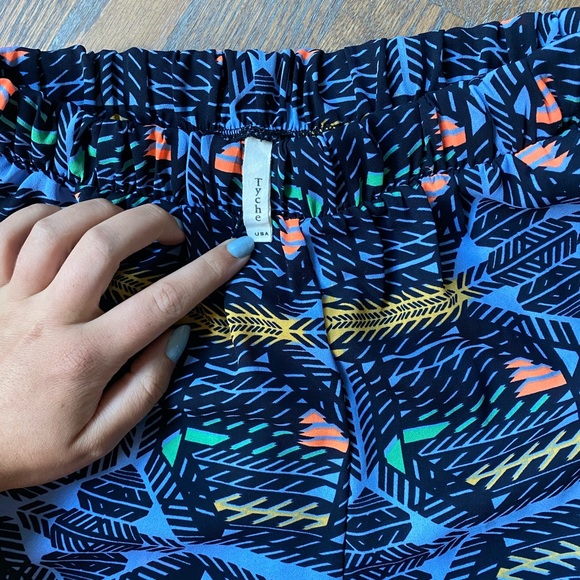 Patterned Shorts - Picture 2 of 3
